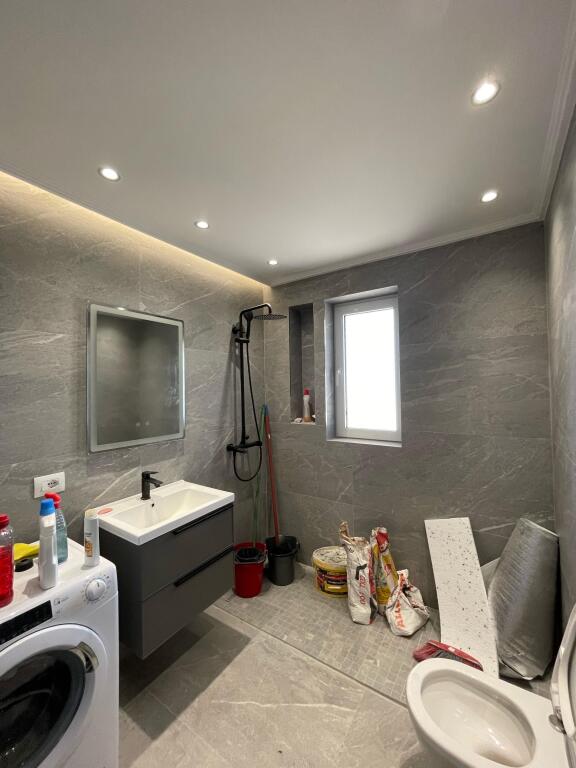 Penthouse me qira tek Rruga e Kavajes!