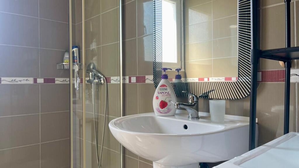 🏠 Apartment 1+1 for Rent – Center, Pazar i Ri