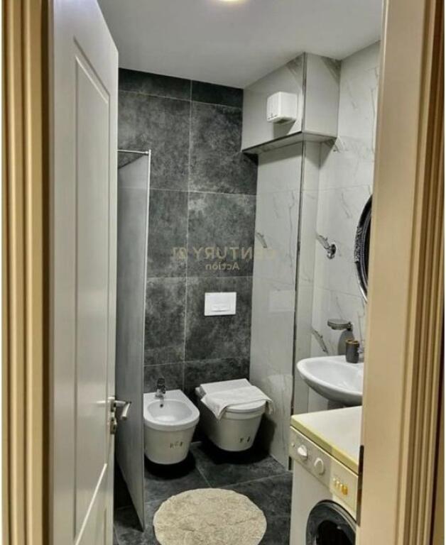 Garsoniere me qira tek Pazari i Ri,
