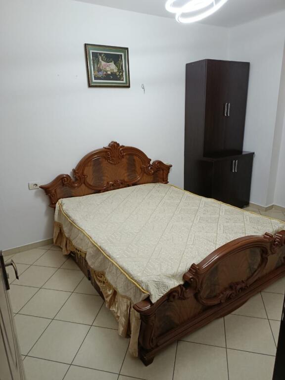 APARTMENT 1+1. 30000 LEKE.MISTO MAME