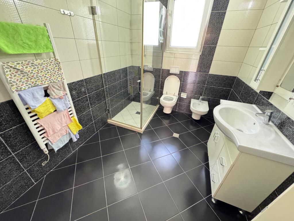 🏡 Vile me qira pranë TEG-ut, përballë Universitetit Aldent!