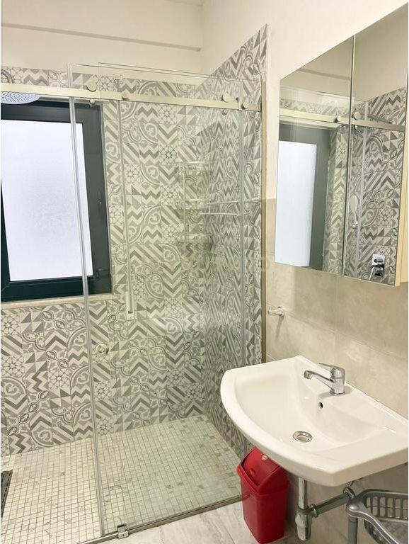 VENDESI APPARTAMENTO MODERNO 1+1+POSTO AUTO