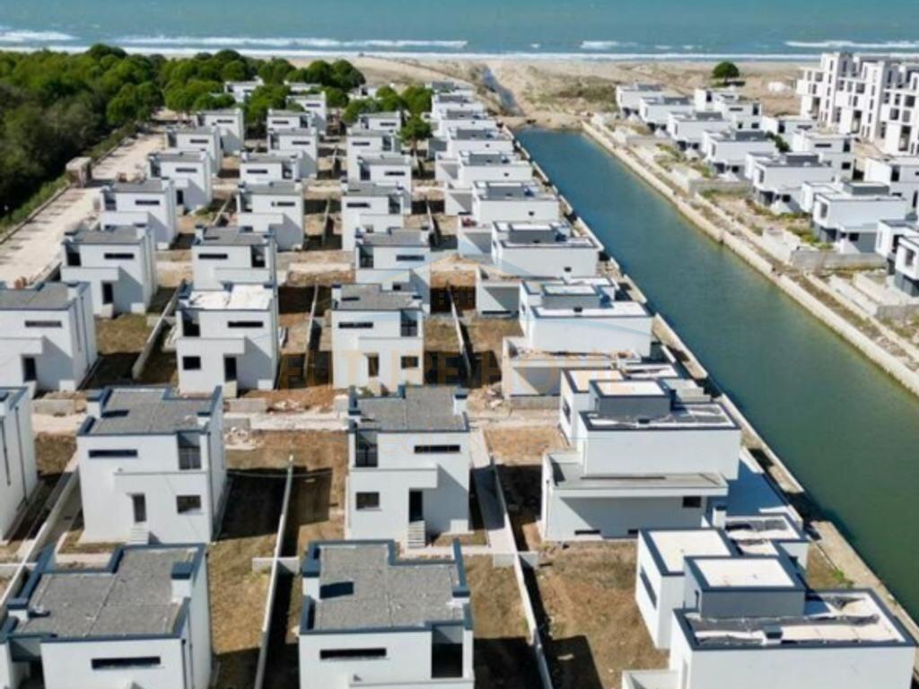 Shitet Vile, Turquoise Marina, Gjiri i Lalzit