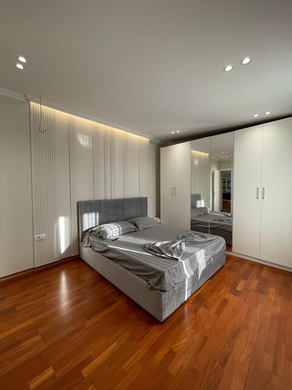 Penthouse me qira tek Rruga e Kavajes!