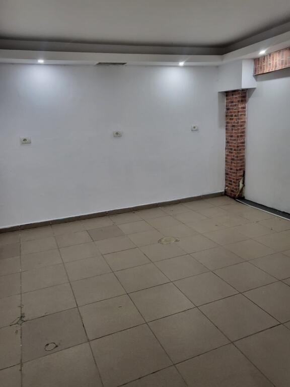 🏪 Shop for rent – Paris Municipality 📍