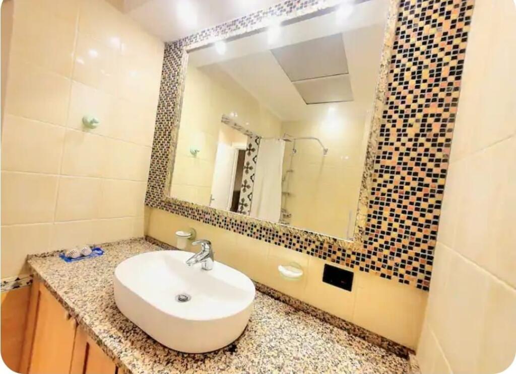 Shitet apartament 2+1+2 tek nentkatshet