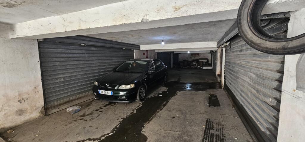 🅿️ SHITET GARAZH ME QEPEN – ZONA PLAZH, DURRËS 📍 Ndodhet pranë Hotel Adriatik” – zonë mjaft e kërkuar