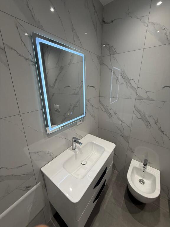 APARTAMENT 1+1 PER SHITJE PRANE QENDRES