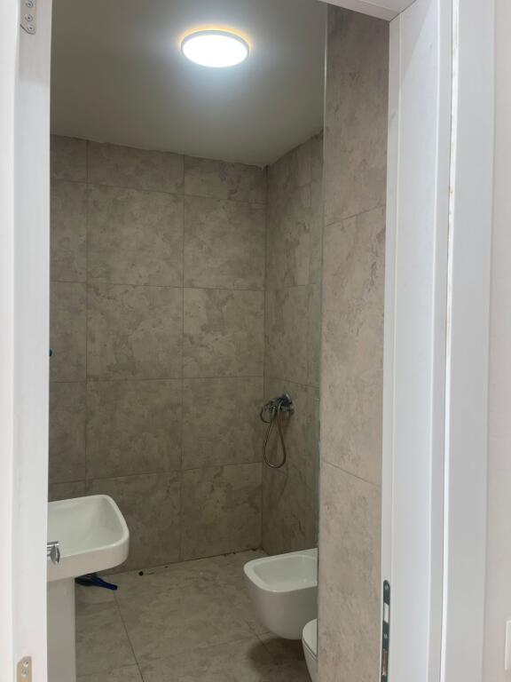 OFFICE FOR RENT 97 M2 ASTIR 60,000 LEKE