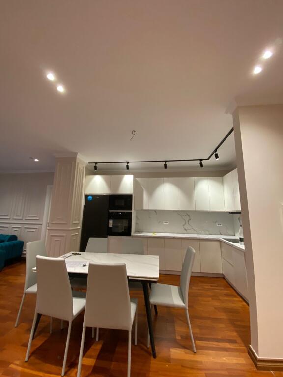 Jepet me qira Penthouse modern 2+1+2+verande+ Post Parkimi 📍Rruga e Kavajes