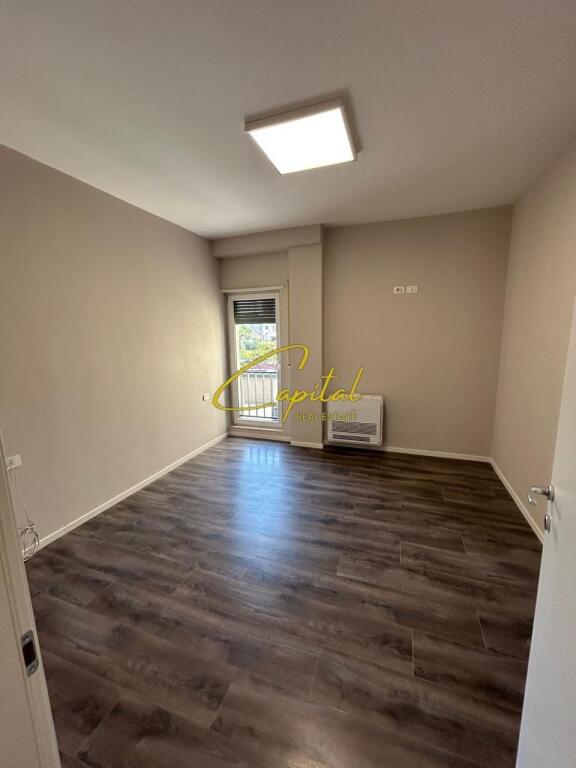 SHITET APARTAMENT 2+1 ISH STACIONI TRENIT 210.000 EURO