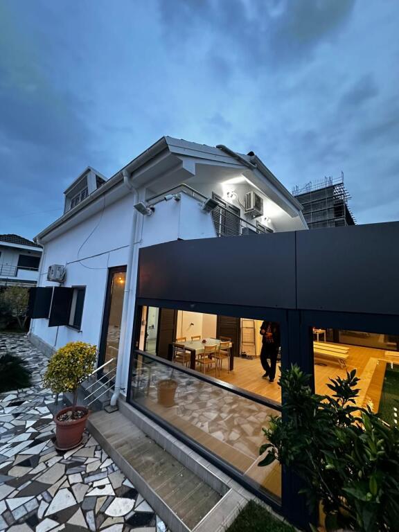 SHITET VILE 2-KATESHE ME PISHINE PRANE HOTEL GRINT GOLEM DURRES