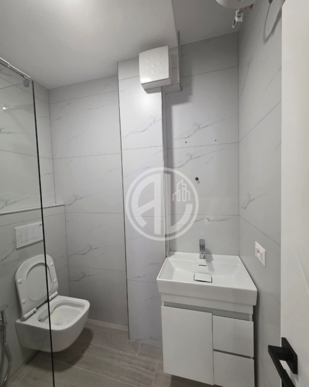 Shitet Apartament 1+1 – Plazh -Iliria , DurrësShitet Apartament 1+1 – Plazh -Iliria , Durrës  📍 Vendndodhja: Zona e Plazhit, Durrës 📐 Sipërfaqe: 60 m² 🏢 Kati: 6 (pallat i ri me ashensor)  Apartament i mobiluar dhe i investuar totalisht, me punime cilësore dhe pajisje të reja. Organizim komod 1+1, i përshtatshëm për banim ose investim me qira. Orientim i mirë dhe zonë me të gjitha facilitetet pranë.  ✅ Mobilim modern ✅ Çdo gjë e re, gati për banim ✅ Pallat me ashensor ✅ Mundësi e mirë investimi  📞 Për më shumë informacion ose vizitë në pronë, na kontaktoni!