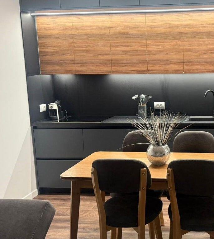 PER QIRA APARTAMENT 2+1 ME POST TE RRUGA JORDAN MISJA