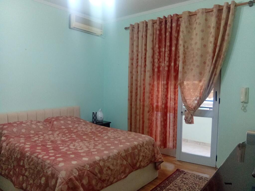 Apartament 3+1+2,Rruga Bardhyl!