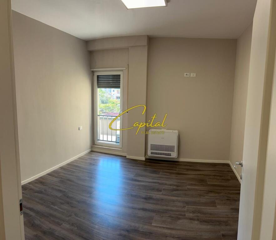 SHITET APARTAMENT 2+1 ISH STACIONI TRENIT 210.000 EURO