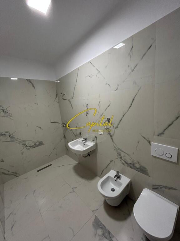 SHITET APARTAMENT 2+1 ISH STACIONI TRENIT 210.000 EURO