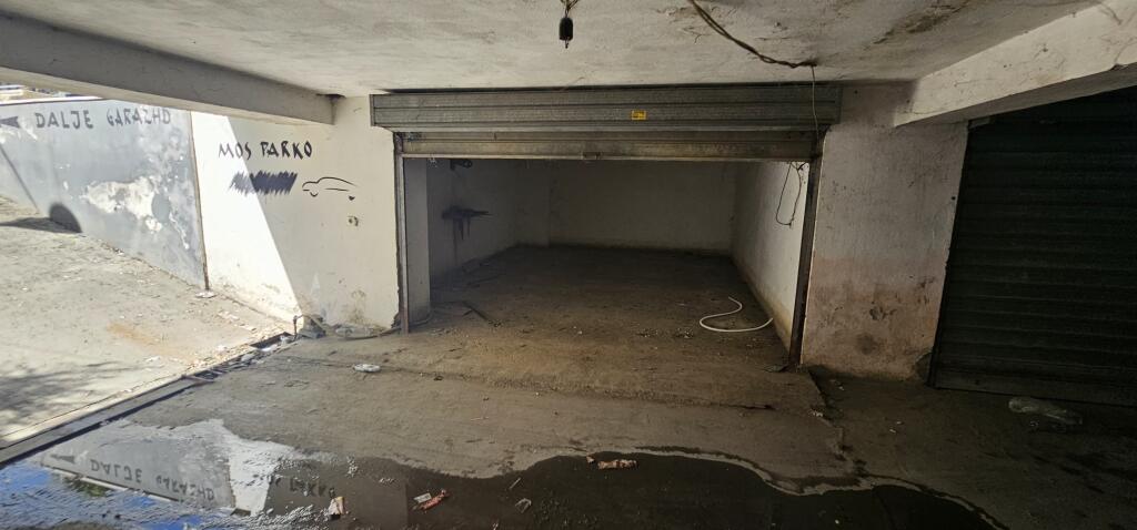 🅿️ SHITET GARAZH ME QEPEN – ZONA PLAZH, DURRËS 📍 Ndodhet pranë Hotel Adriatik” – zonë mjaft e kërkuar