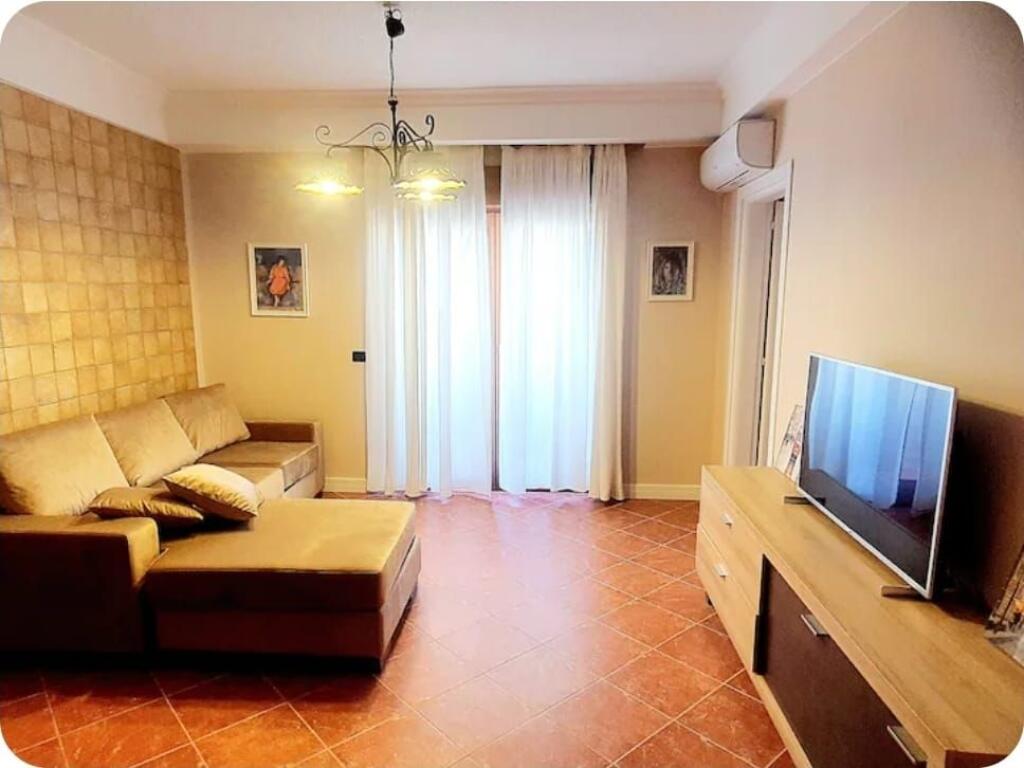 Shitet apartament 2+1+2 tek nentkatshet