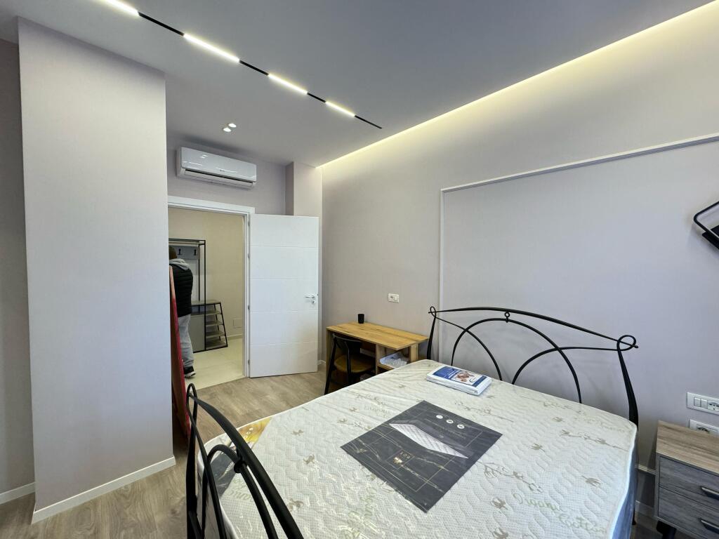 Affittasi Super Appartamento 2+1+2 – Complesso IBN, Ex Campo di Aviazione  📍 Posizione: Ex Campo di Aviazione, Complesso IBN 🏢 Piano: 2 (palazzo nuovo, costruzione 2024, con ascensore) 📐 Tipologia: 2 camere da letto + soggiorno + 2 bagni 🚗 Posto auto con costo extra: 70€/mese 🛋️ L'appartamento è appena arredato con lavori di qualità 💶 Prezzo di affitto: 750€/mese   📞 Per maggiori informazioni o per una visita, contattare al