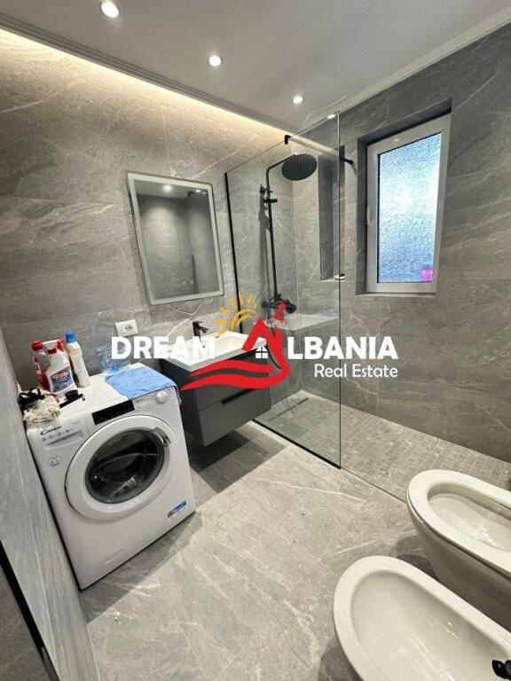 Jepet me qera apartament+verande | Penthouse 2+1+2 rruga e Kavajes (ID 42214491)