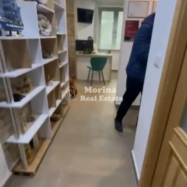 In vendita, Locale Commerciale/Negozi, in Via Muhamet Gjollesha/ Anello, 260.000 Euro