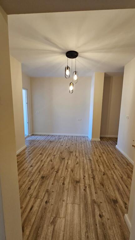 Shitet Apartament 1+1Tek Iliria Plazh Durres