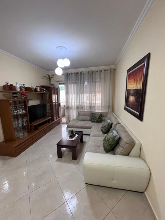 1+1,furnished botanical garden,price 550 euro