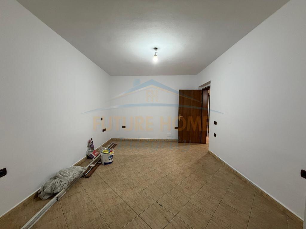 Shitet, Apartament 2+1, Rruga e Elbasanit, Tiranë.