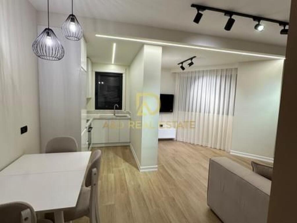 Shitet Apartament 1+1 - Rruga e Durrësit