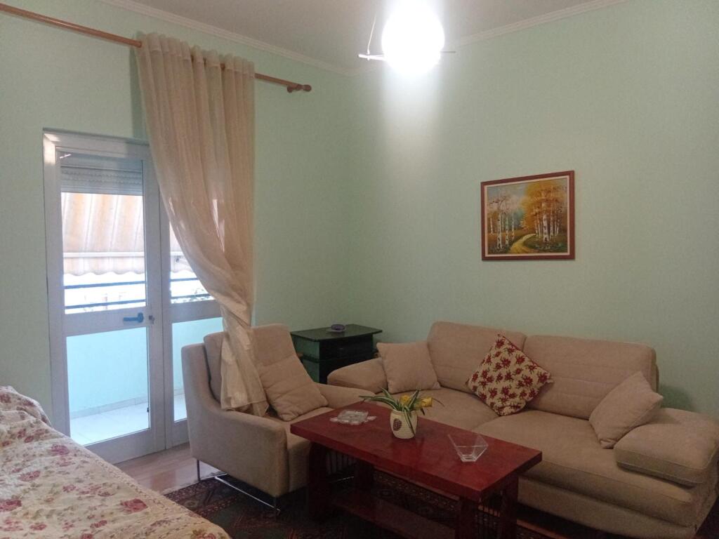 Apartament 3+1+2,Rruga Bardhyl!