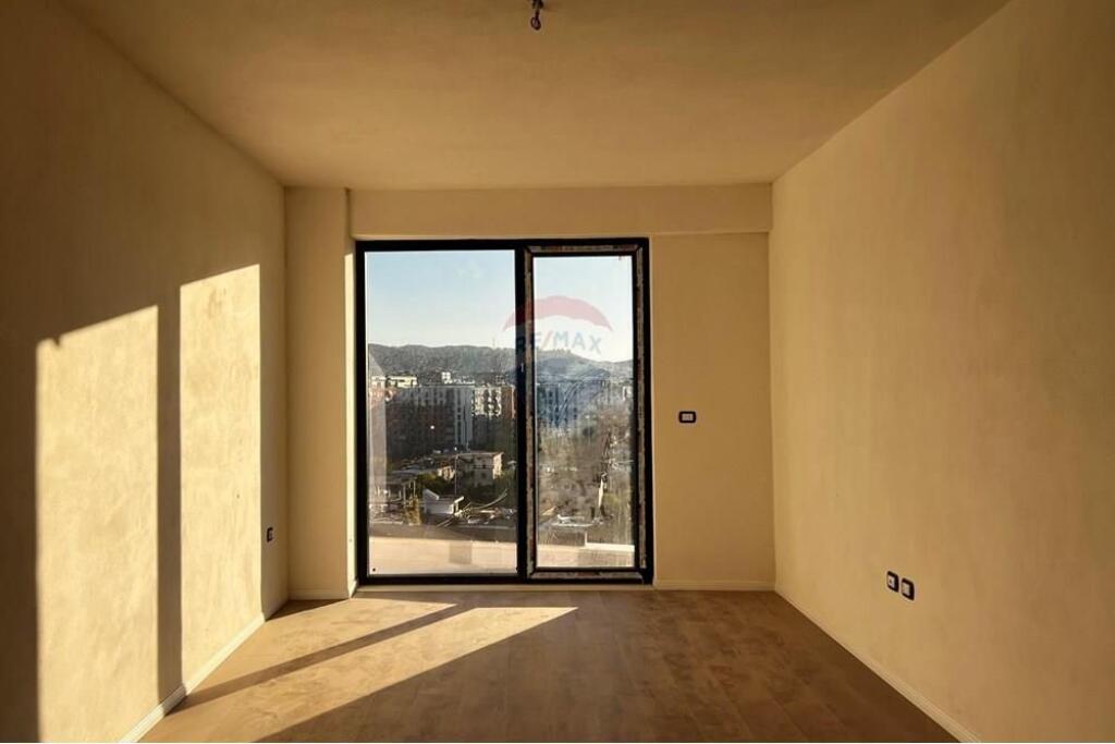 Apartment 2+1+2 for sale at Fusha e Aviacionit! !