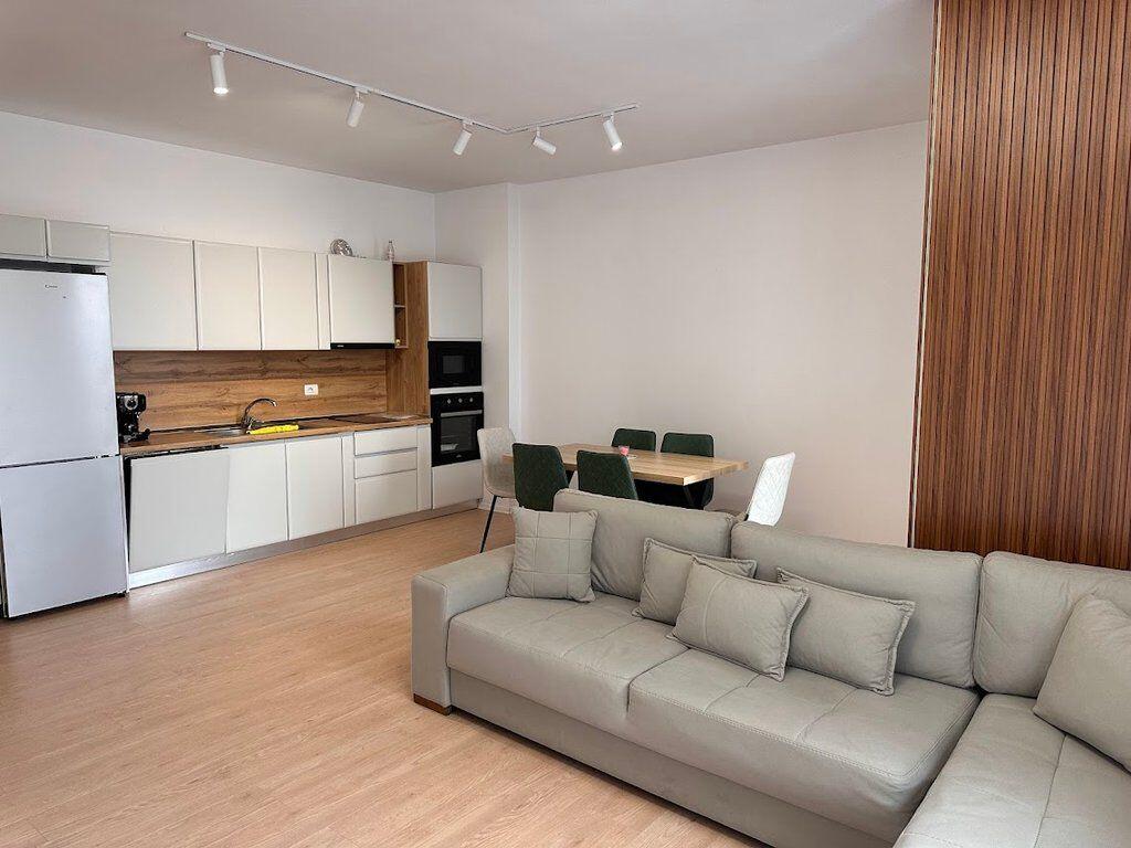 JEPET ME QIRA APARTAMENT 2+1+2 + POST PARKIMI TEK KOMPLEKSI ASL