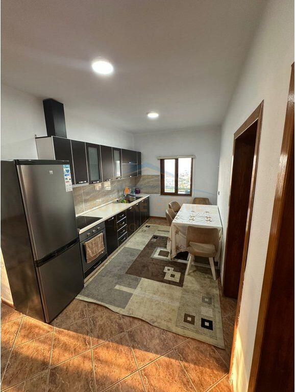 Affitto, Appartamento 2+1+Posto Auto, Kombinat, Tirana