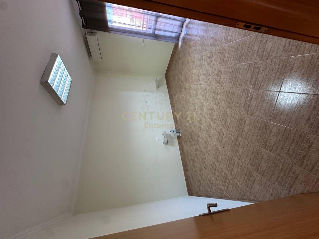 AFFITTIAMO UFFICIO PRESSO ZOGU I ZI