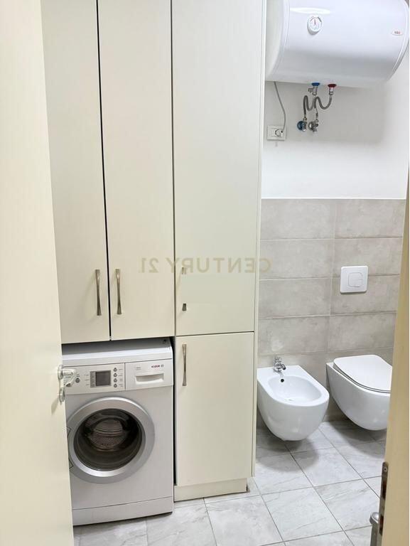 VENDESI APPARTAMENTO MODERNO 1+1+POSTO AUTO