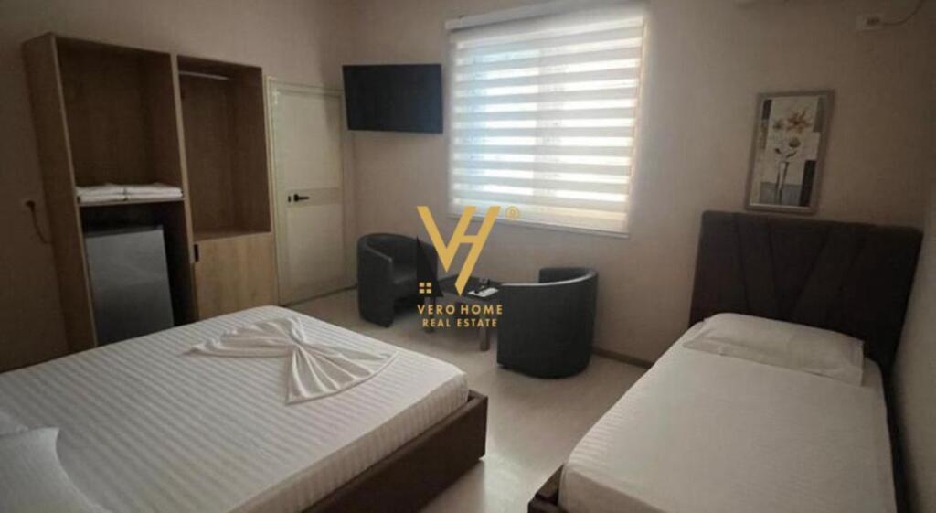 HOTEL FOR SALE 3 FLOORS IN THE MUNICIPALITY OF PARIS 2,100,000 EURO