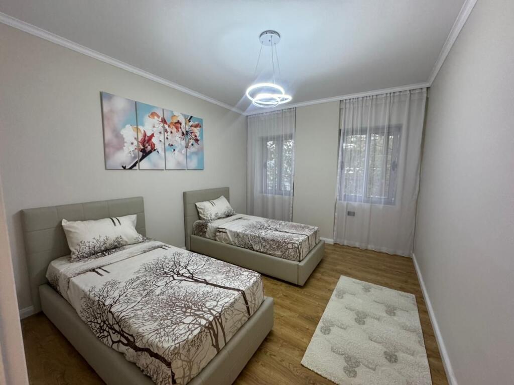 Shitet: Apartament 2+1+2  Kati 2  Sip: 107.25 m/2  📍Kompleksi ROMARIO~Astir,(Prane Bar Artisti)  Cmimi: 173.000 euro