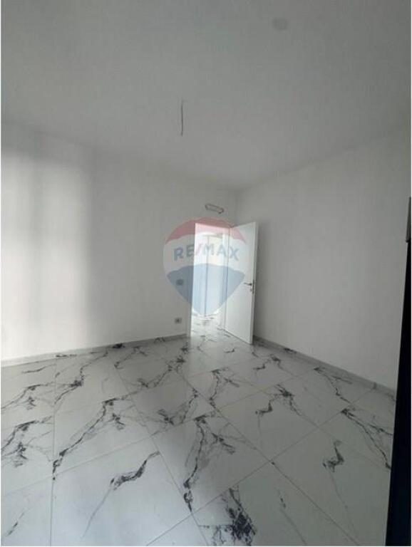 QIRA AMBIENT PER ZYRA MINE PEZA !