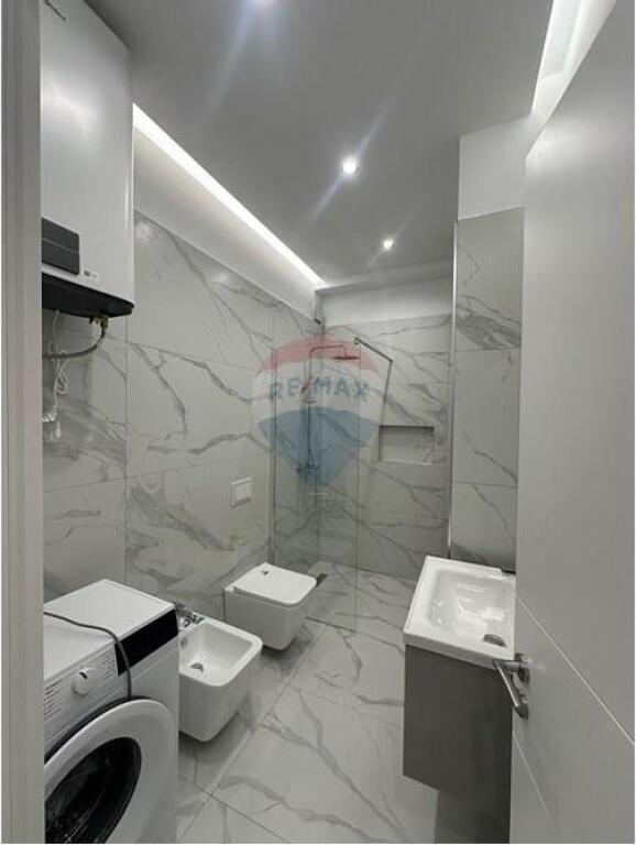 Apartment 1+1 for rent at Komuna e Parisit.