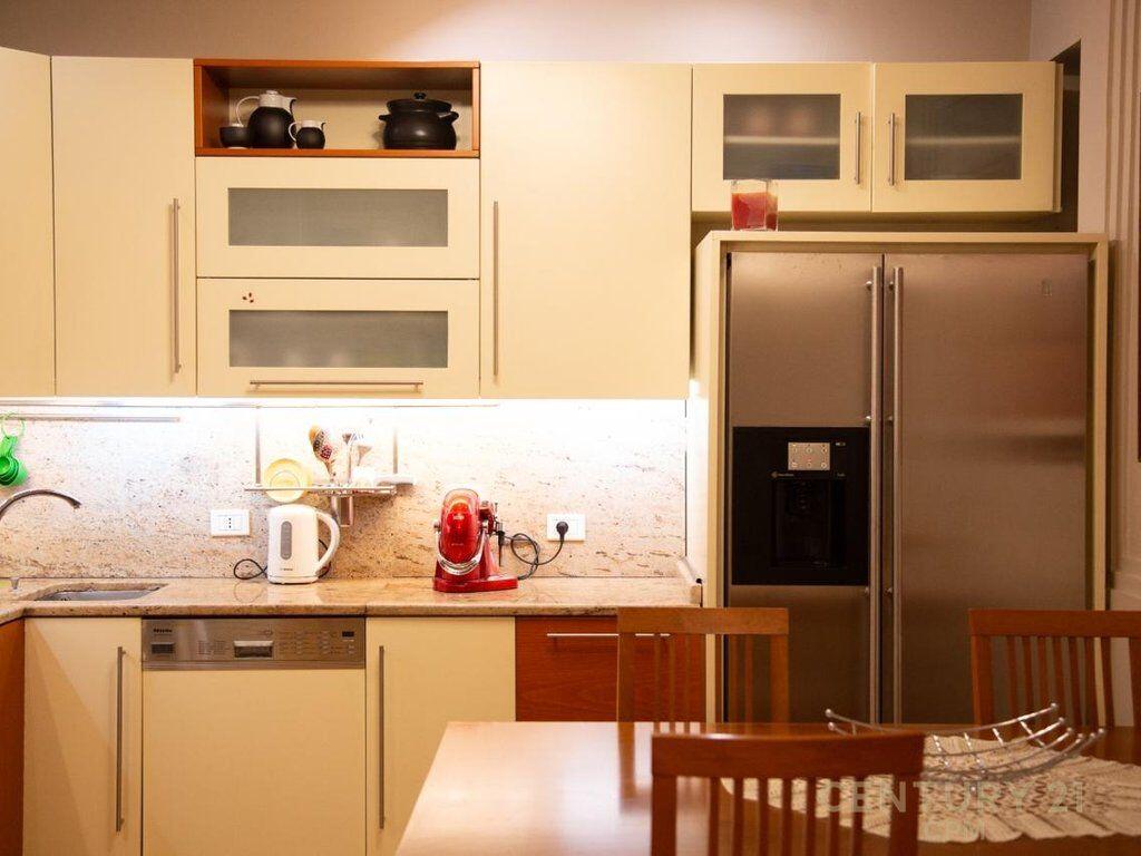 Jepet me Qira Apartamenti 3+1+2 për Qira tek Myslym Shyri! 900 € /Muaj Sip. Totale  138m2