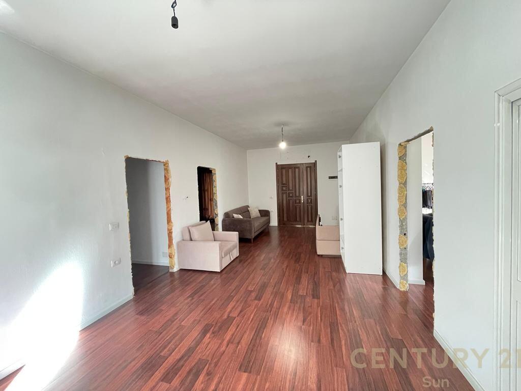 VILLA IN AFFITTO VICINO ALLA ZONA DEL 21 DICEMBRE.