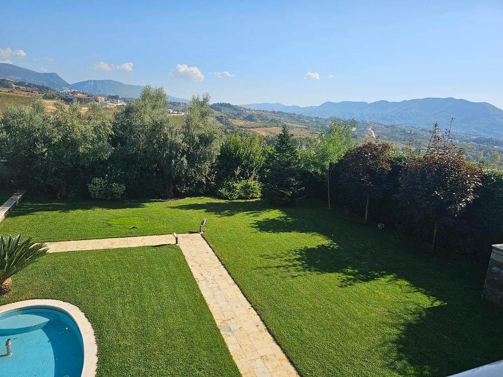 Shitet, Vile 3-Kateshe, Lunder, Tirane.