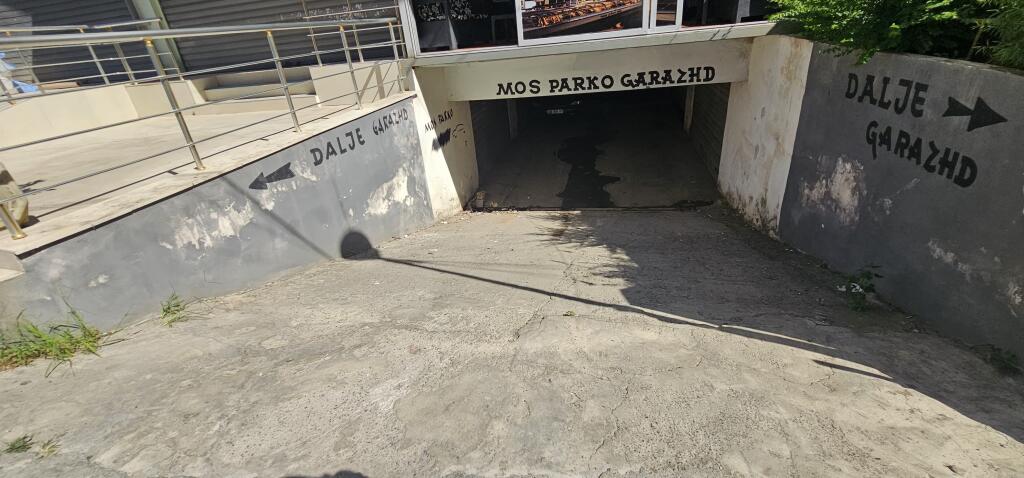 🅿️ SHITET GARAZH ME QEPEN – ZONA PLAZH, DURRËS 📍 Ndodhet pranë Hotel Adriatik” – zonë mjaft e kërkuar