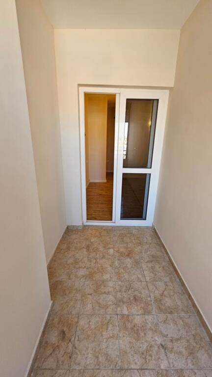 Shitet Apartament 1+1Tek Iliria Plazh Durres