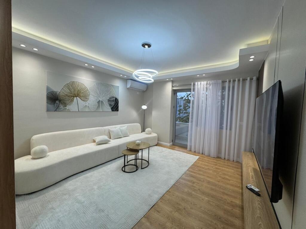 Shitet: Apartament 2+1+2  Kati 2  Sip: 107.25 m/2  📍Kompleksi ROMARIO~Astir,(Prane Bar Artisti)  Cmimi: 173.000 euro