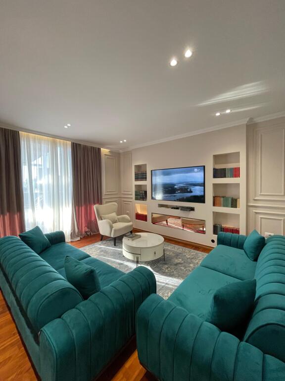 Penthouse me qira tek Rruga e Kavajes!