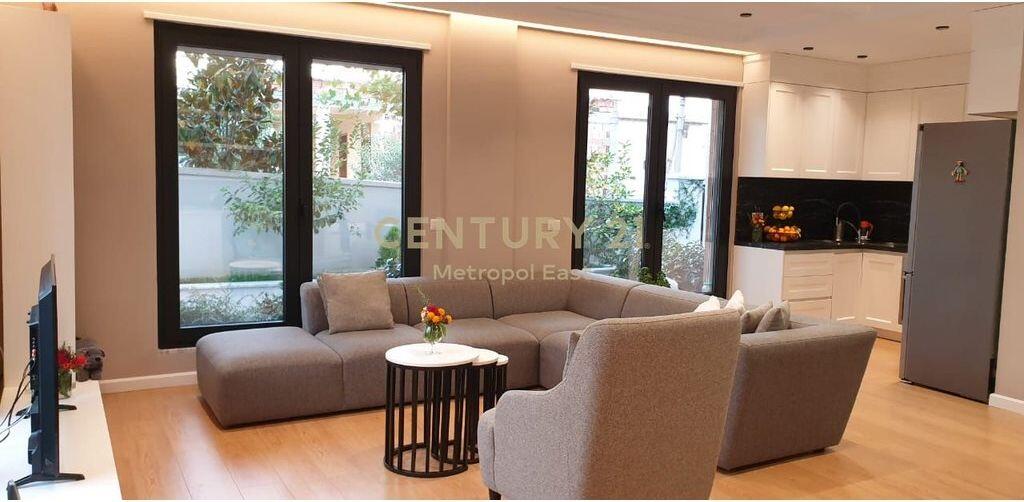 Shitet Vilë moderne 2-katëshe me izolim cilësor dhe projekt për zgjerim deri në 5 kate!! 870,000 € Sip. Totale  353m2