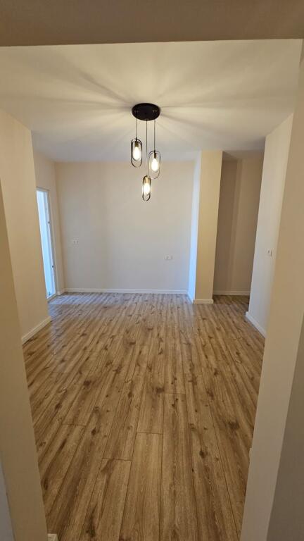 Shitet Apartament 1+1Tek Iliria Plazh Durres