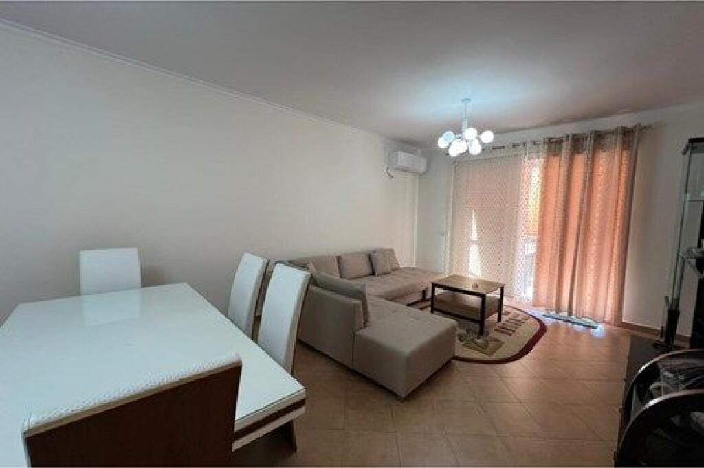 Jepet me qira apartament 2+1 tek Rruga e Kavajes